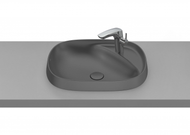 Pusiau įleidžiamas praustuvas iš FINECERAMIC ROCA Beyond, matmenys 585x455x160, maišytuvas dešinėje, be perlajos, spalva onyx 